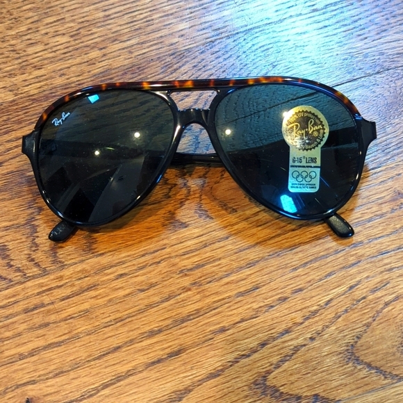 NWT Vintage Ray-Ban Sunglasses Black With Tortoise Styling - Picture 1 of 7